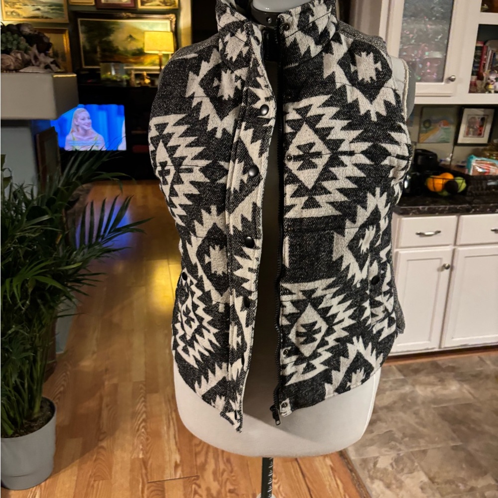 Skies Are Blue Black and White Geometric Vest